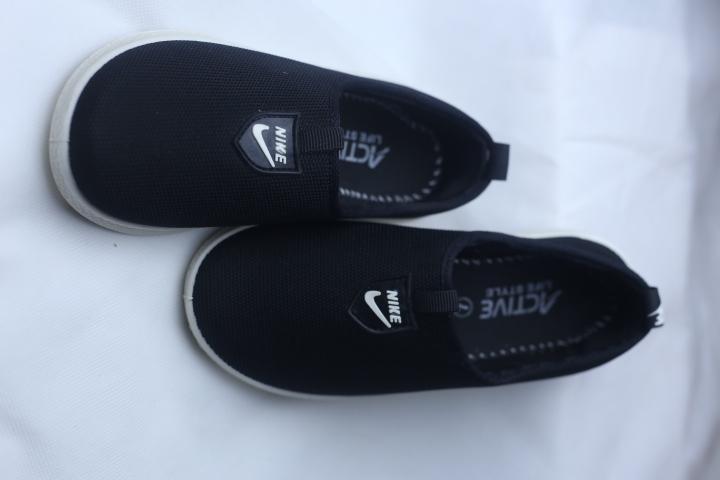 Women black Slip-on Sneaker